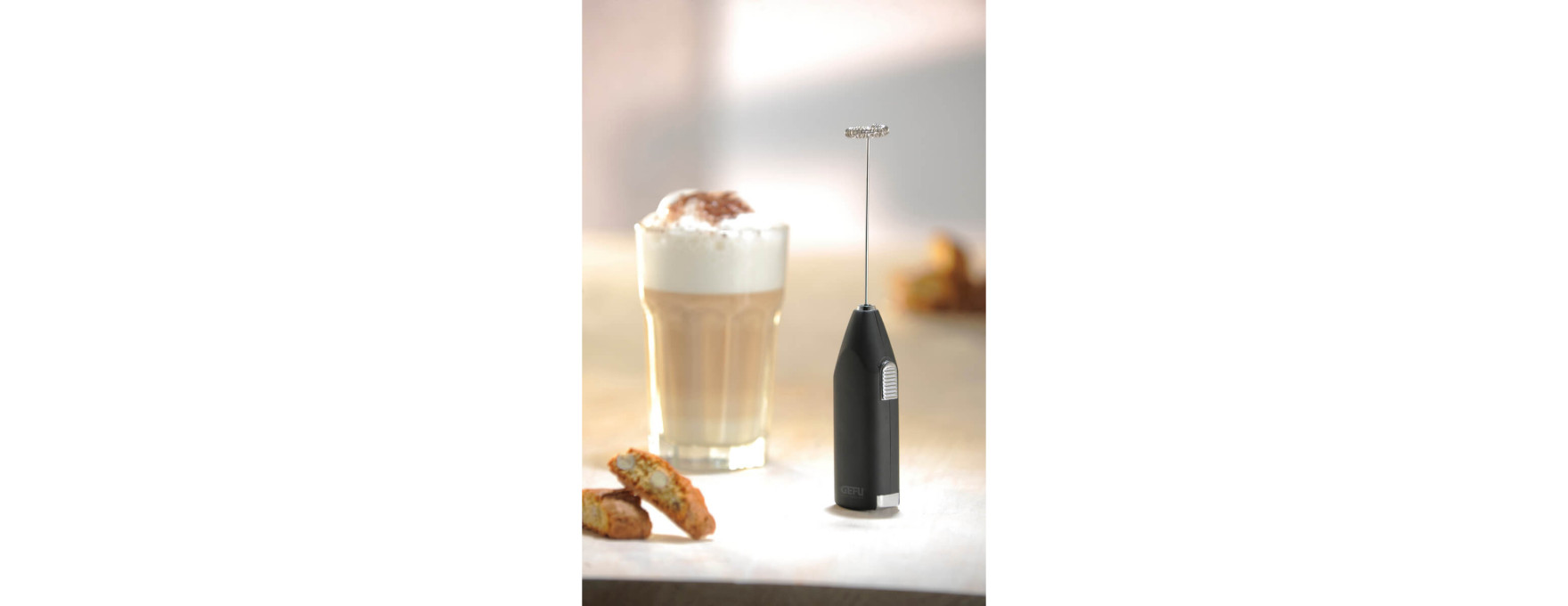 Mousseur à lait électrique en inox et plastique noir Fino -