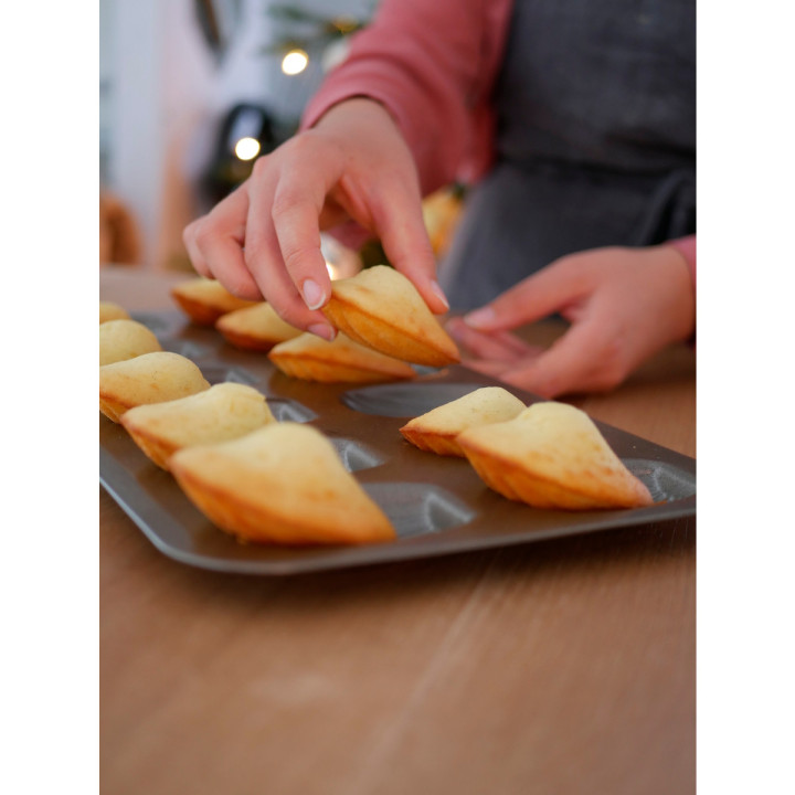 Moule 12 madeleines anti adhérent 39 cm - Alice Délice