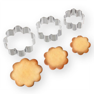 Set de 3 emporte-pièces rosace en inox 5, 6 et 7 cm - Alice 