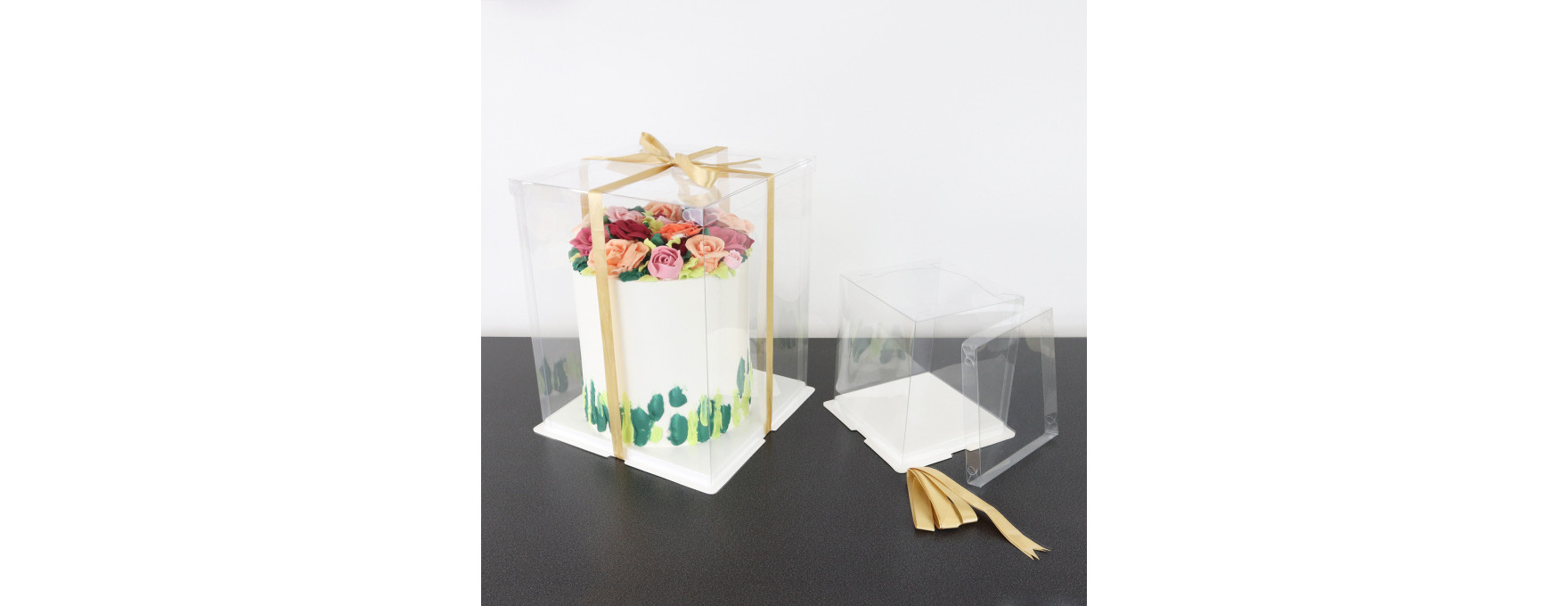 Boîte à gâteaux vitrine Crystal avec ruban doré : 20X20X28cm
