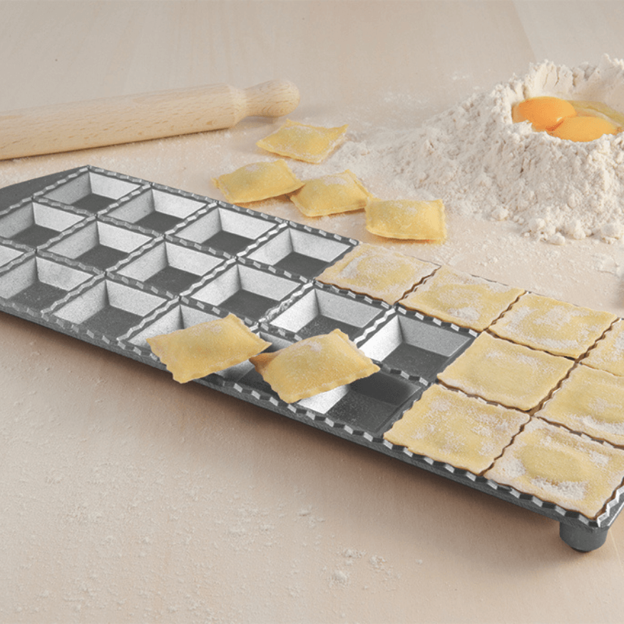 Plaque à 24 raviolis avec rouleau en bois - Alice Délice