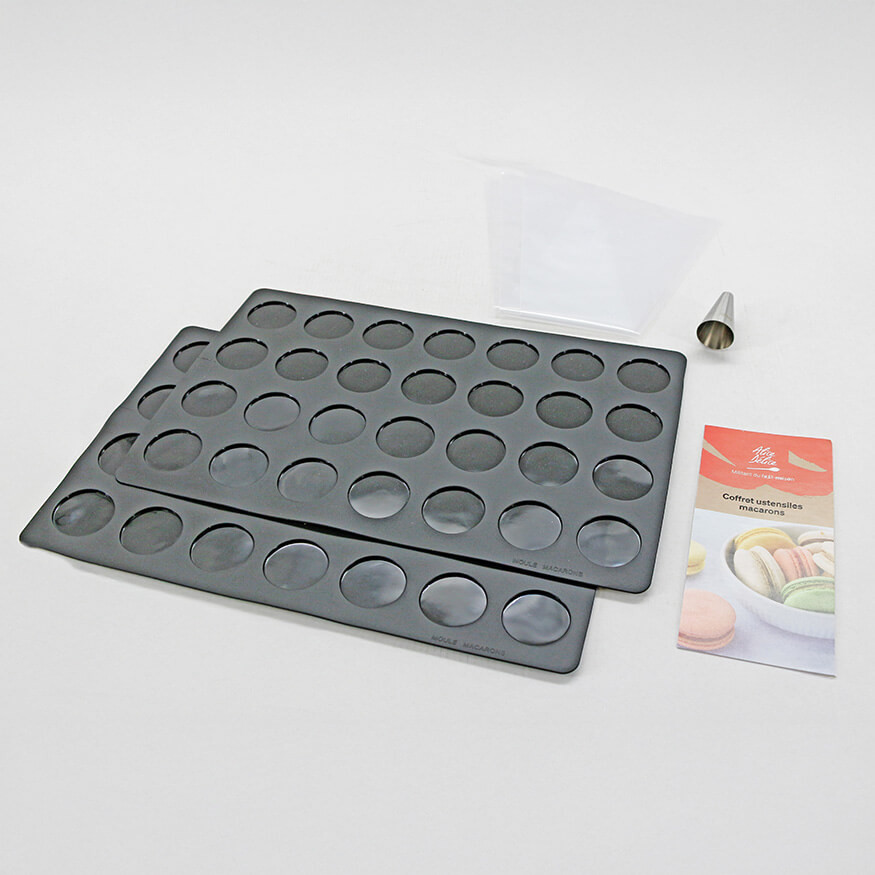 Coffret macarons : 2 tapis 28 empreintes macaron, 1 douille 