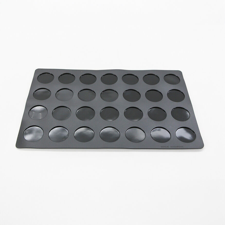 Coffret macarons : 2 tapis 28 empreintes macaron, 1 douille 