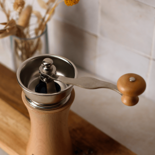 Moulin  à café manivelle en bois 21.5 cm - Ogo living
