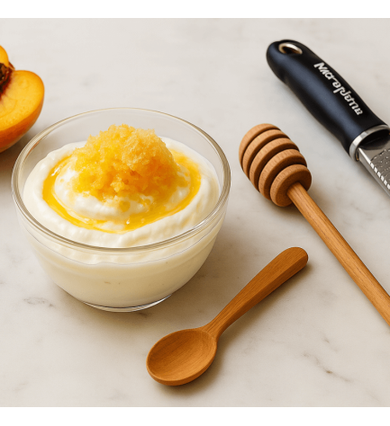 Yaourt crémeux & pêche givrée râpée