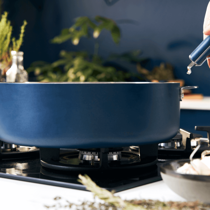 Sauteuse inox 28 cm La Merveilleuse Cookut myrtille + livre offert