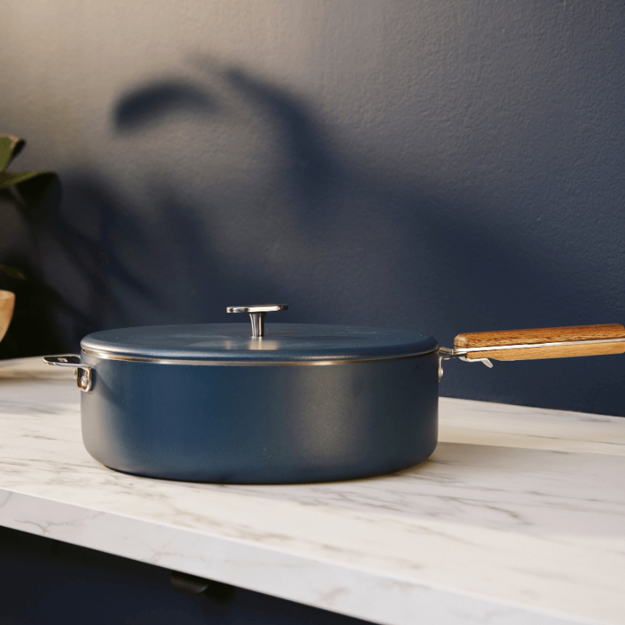 Sauteuse inox 28 cm La Merveilleuse Cookut myrtille + livre offert