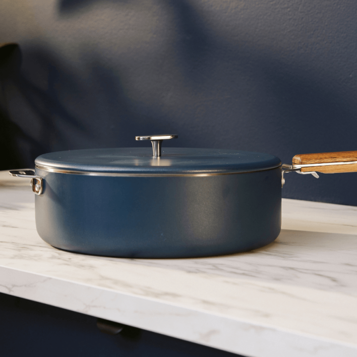 Sauteuse inox 28 cm La Merveilleuse Cookut myrtille + livre offert