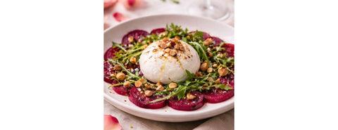 Burrata crémeuse, carpaccio de betterave & noisettes torréfiées